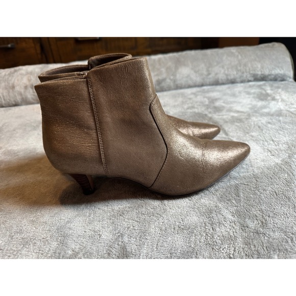 Clarks Bronze Metallic Pointed Toe Kitten Heel Ankle Booties Boots Womens 9.5M - Picture 1 of 9
